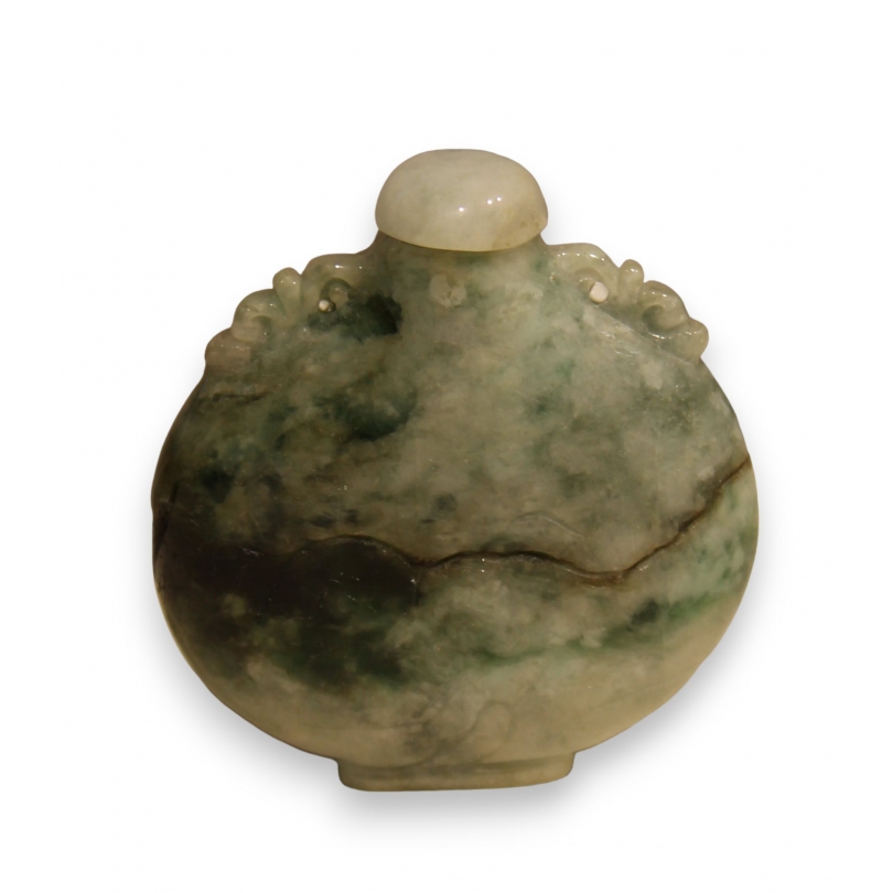 Green hardstone snuff bottle with handles