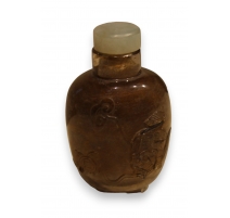 Snuff bottle en verre brun décor gravé "Chiens"