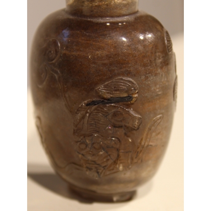 Brown glass snuff bottle with an engraved ‘Dogs’ design