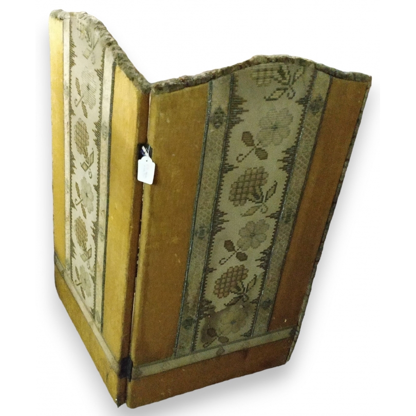 Small two-panel screen in yellow velvet