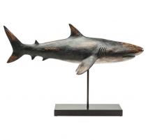 Requin en résine sur une base en métal noir