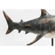 Requin en résine sur une base en métal noir