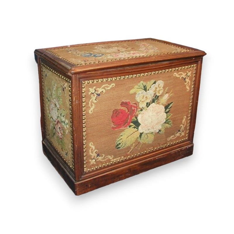 Chest covered in embroidery. At  Moinat SA  - Antiques and home décor