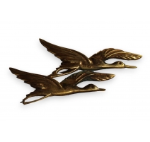Broche "Cygnes en vol" en bronze doré