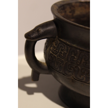 Vase chinois en bronze rond avec anses