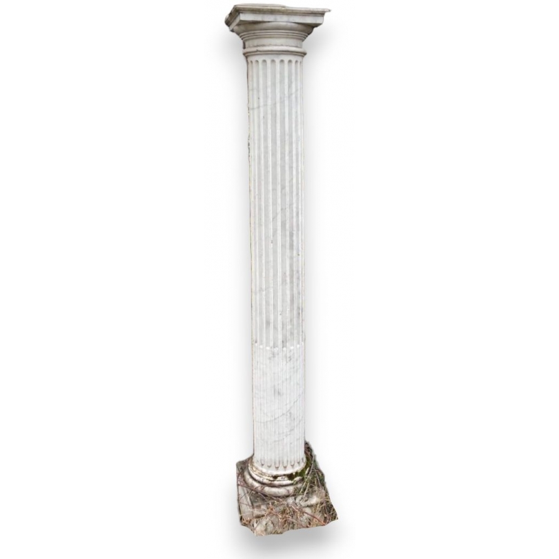 Paire de colonnes cannelées en marbre de Carrare