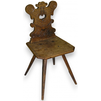 Chaise escabelle \"Tête\".