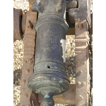 A little festive cannon. At  Moinat SA  - Antiques and home décor