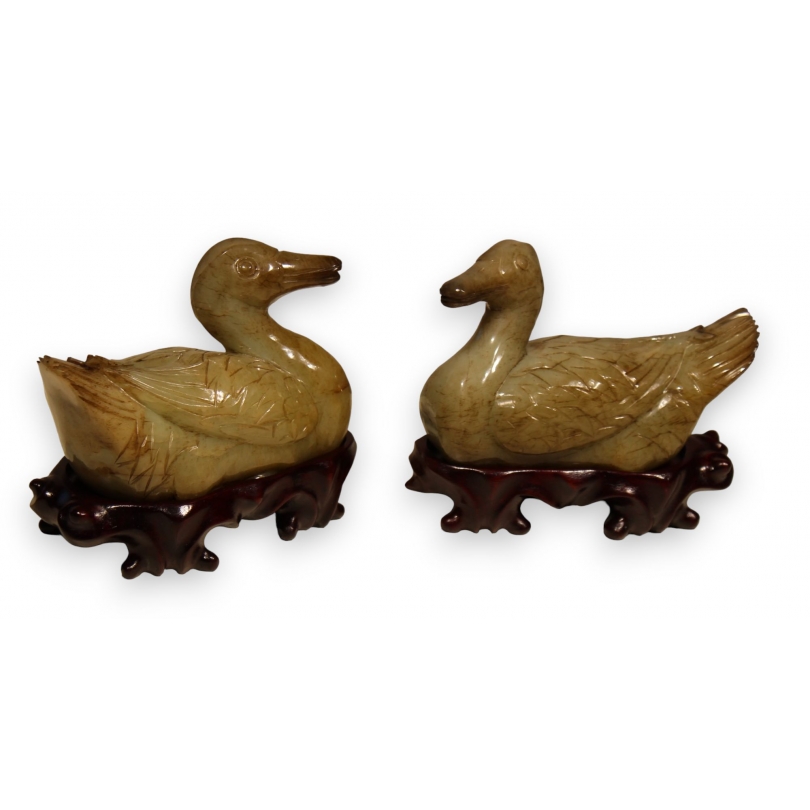 Paire de canards en pierre sculptée