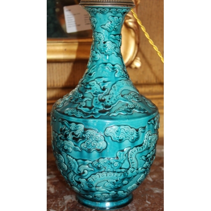 Paire de vases aux dragons, montés en lampes