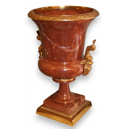  Vase en marbre brun avec bronzes dorés sur  Moinat SA  - Antiquités décoration