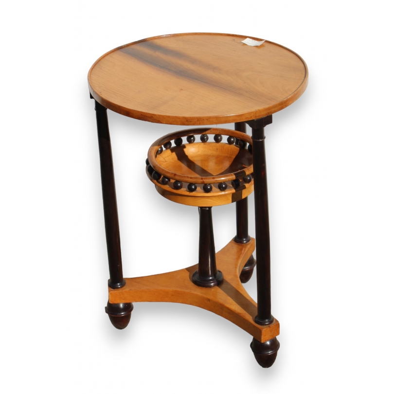 Mesa Imperio con tres patas en forma de columna negras. En Moinat SA - Antigüedades y decoración