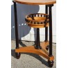 Mesa Imperio con tres patas en forma de columna negras. En Moinat SA - Antigüedades y decoración