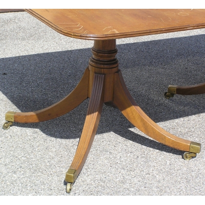  Table de Salle à manger. sur  Moinat SA  - Antiquités décoration