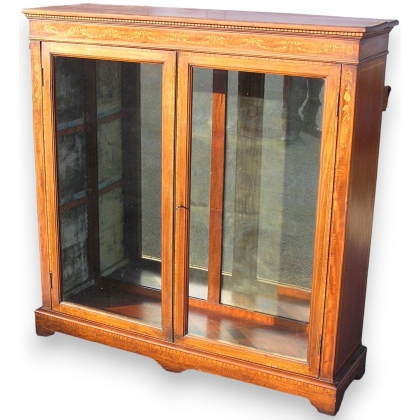 Vitrine Edwardian marquetée