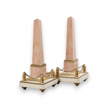 Paire d'obélisques Louis XVI en marbre rose