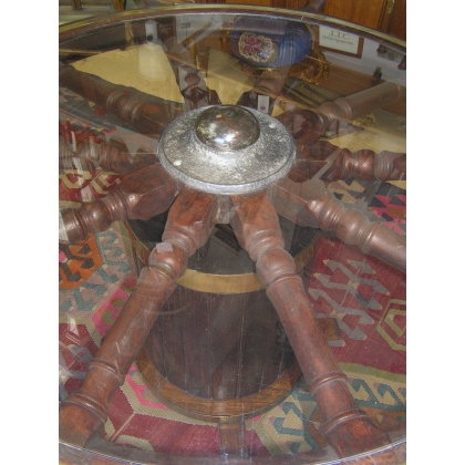  Table roue de gouvernail. sur  Moinat SA  - Antiquités décoration