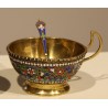 Paire de porte-tasse à décor de fleurs en émaux