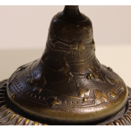 Coupe présentoir au marabout signée CAIN