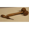 Maillet en bois manche dissimulant une pointe