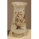Paire de vases en opalines blanche décor oiseaux