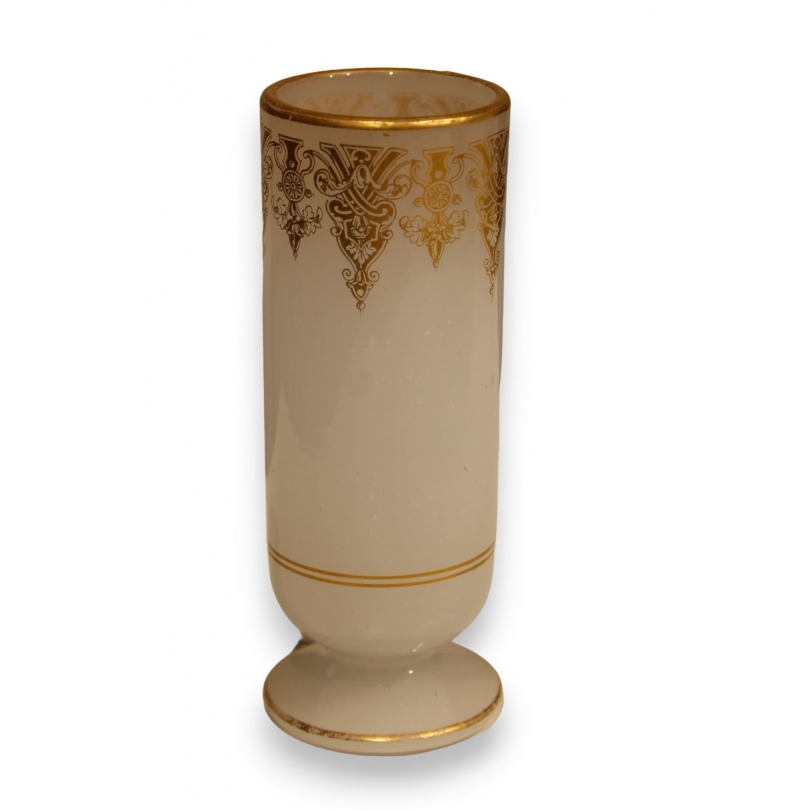 Vase tube en opalines blanche, filets dorés