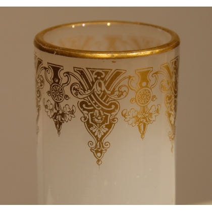 Vase tube en opalines blanche, filets dorés