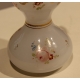 Petit vase en opalines blanche, fleurs polychrome