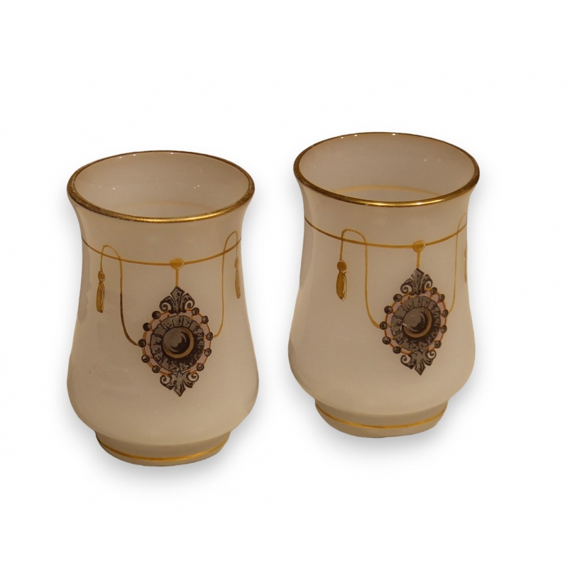 Paire de goblets en opalines blanche