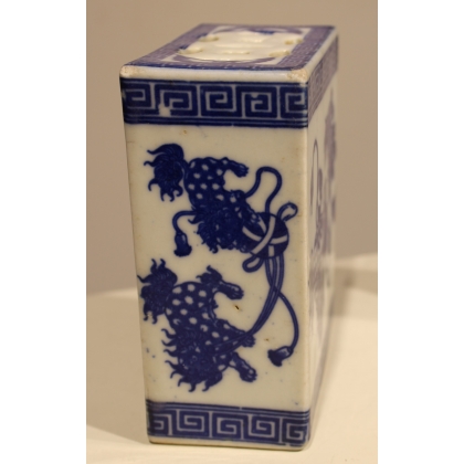 Pair of Japanese blue-and-white porcelain pillows at  Moinat SA  - Antiques and home décor