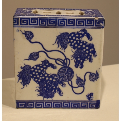 Pair of Japanese blue-and-white porcelain pillows at  Moinat SA  - Antiques and home décor