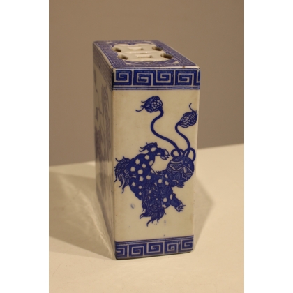 Pair of Japanese blue-and-white porcelain pillows at  Moinat SA  - Antiques and home décor