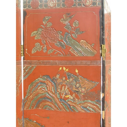 8-panel folding screen. Available from Moinat SA – Antiques and home décor