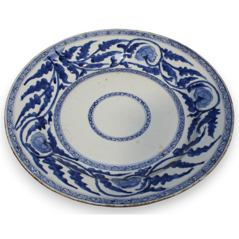 Plat en porcelaine bleu blanc bordure fleurs