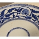 Plat en porcelaine bleu blanc bordure fleurs