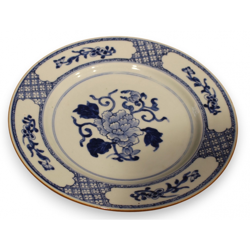 Plat en porcelaine bleu blanc décor fleur