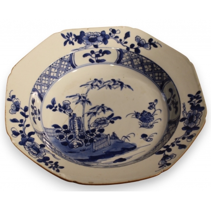 Assiette à pans coupés en porcelaine bleu blanc