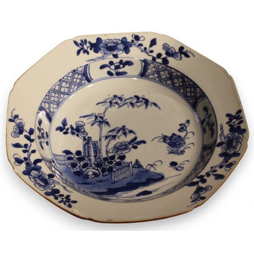 Assiette à pans coupés en porcelaine bleu blanc