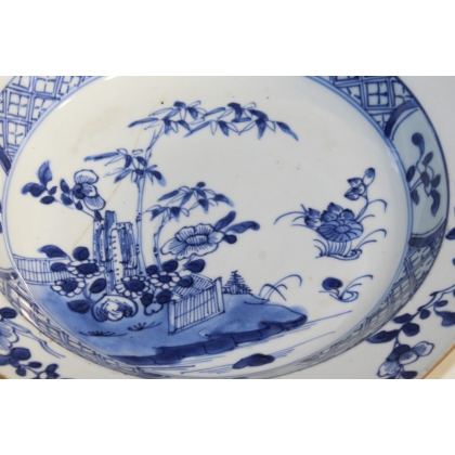 Assiette à pans coupés en porcelaine bleu blanc