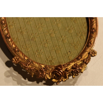 Cadre ovale Napoléon III orné de roses