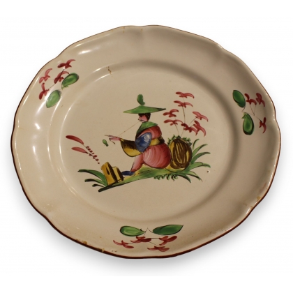 Assiette en faïence \"Au chinois\" signée K