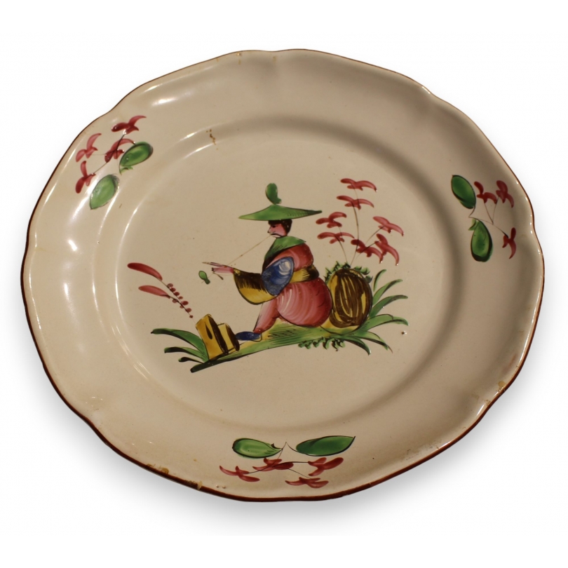 Assiette en faïence \"Au chinois\" signée K
