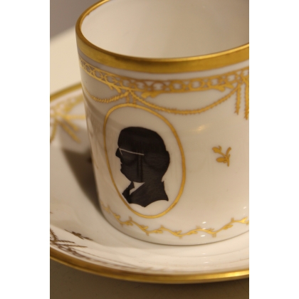 Tasse et sous-tasse en porcelaine de Nyon