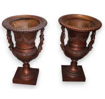 Paire de vases en bronze anses femmes