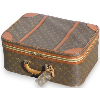 VUITTON suitcase with a zip.