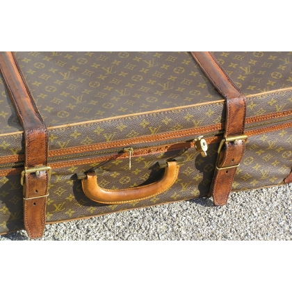 Louis Vuitton suitcase. at  Moinat SA  - Antiques and home décor