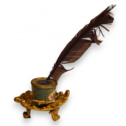 Encrier en porcelaine avec monture en bronze