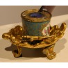 Encrier en porcelaine avec monture en bronze