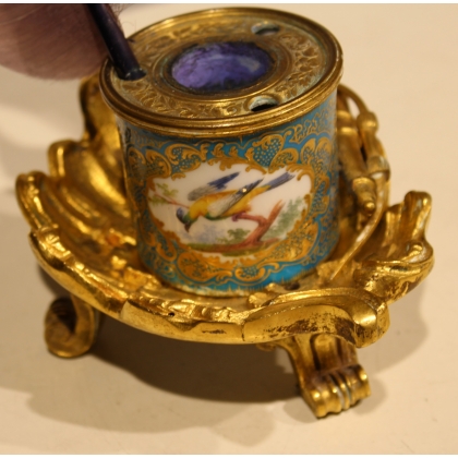 Encrier en porcelaine avec monture en bronze