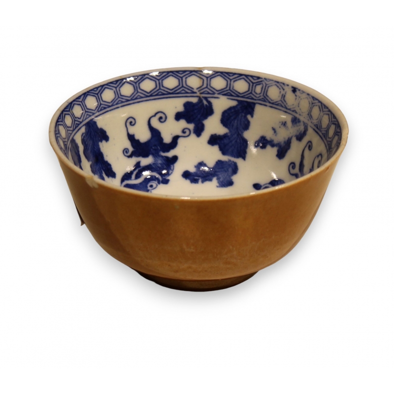 Chinese porcelain bowl, as found, at  Moinat SA  - Antiques and home décor